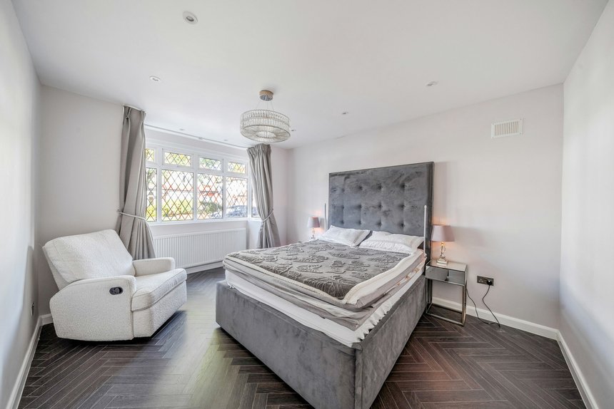 for sale sylvia avenue london 58391 - Gibbs Gillespie
