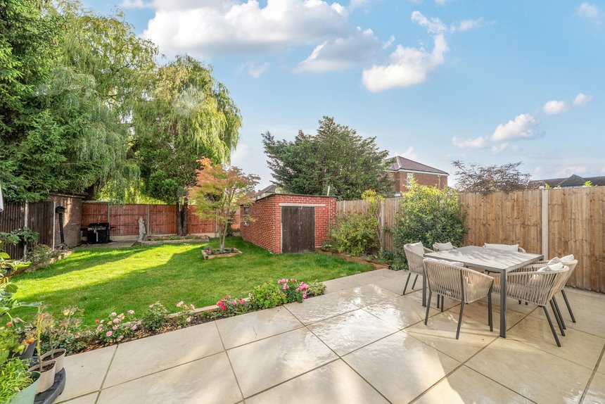 for sale sylvia avenue london 58391 - Gibbs Gillespie