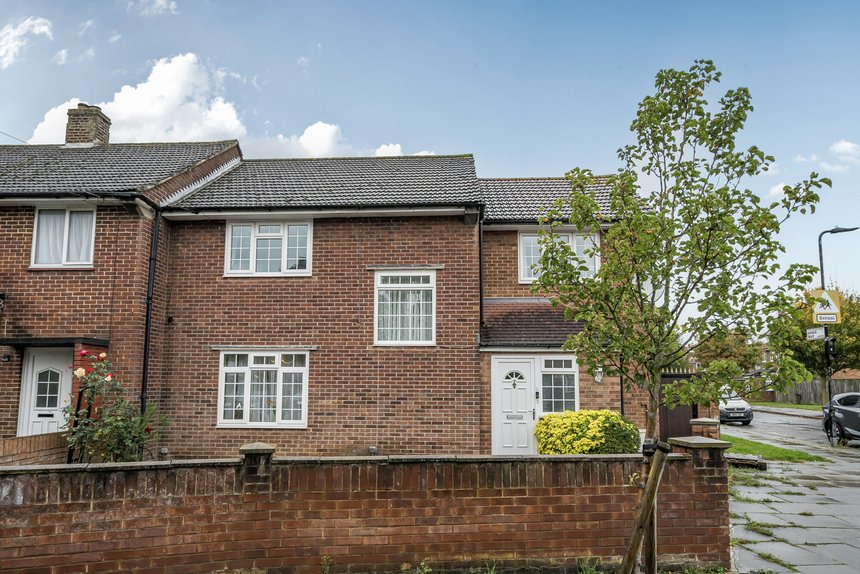 for sale rushdene crescent london 58852 - Gibbs Gillespie