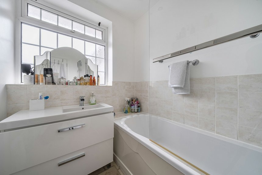 for sale rushdene crescent london 58852 - Gibbs Gillespie