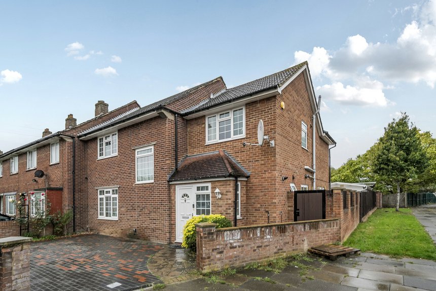 for sale rushdene crescent london 58852 - Gibbs Gillespie