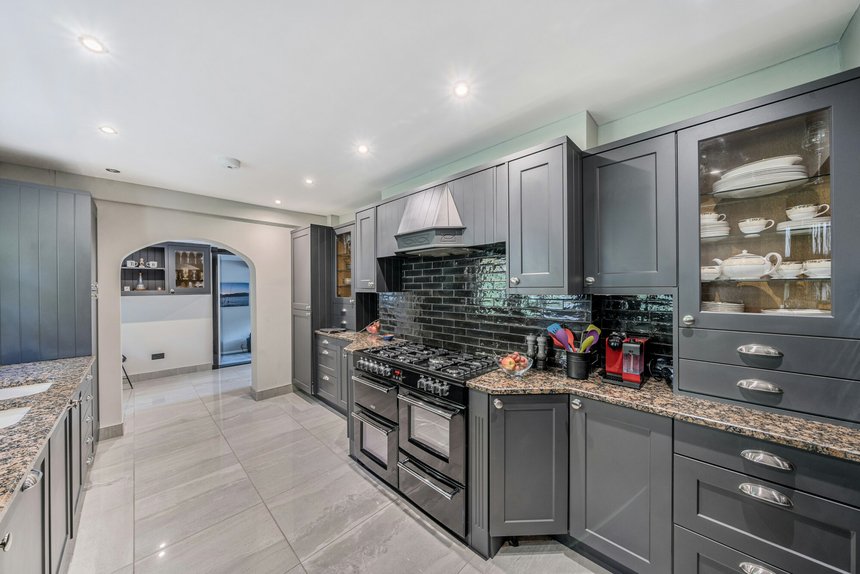 for sale trout rise london 58985 - Gibbs Gillespie