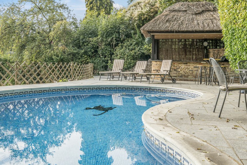 for sale trout rise london 58985 - Gibbs Gillespie