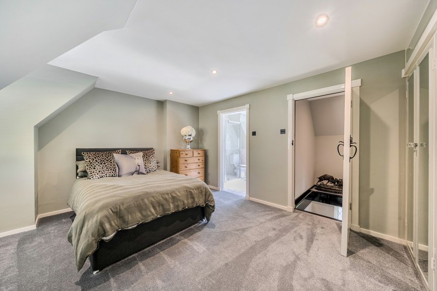 for sale trout rise london 58985 - Gibbs Gillespie