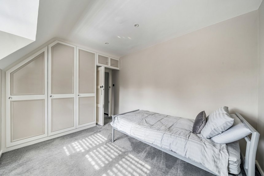 for sale trout rise london 58985 - Gibbs Gillespie