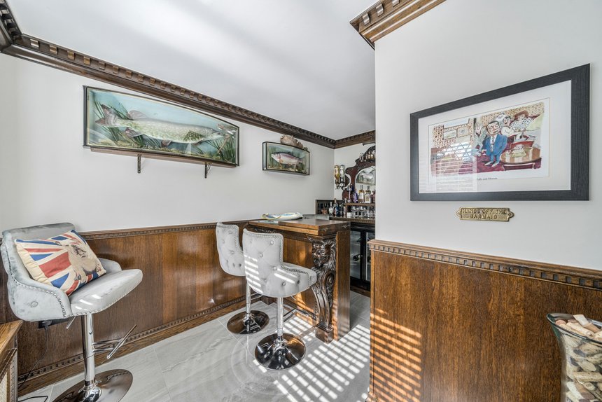 for sale trout rise london 58985 - Gibbs Gillespie