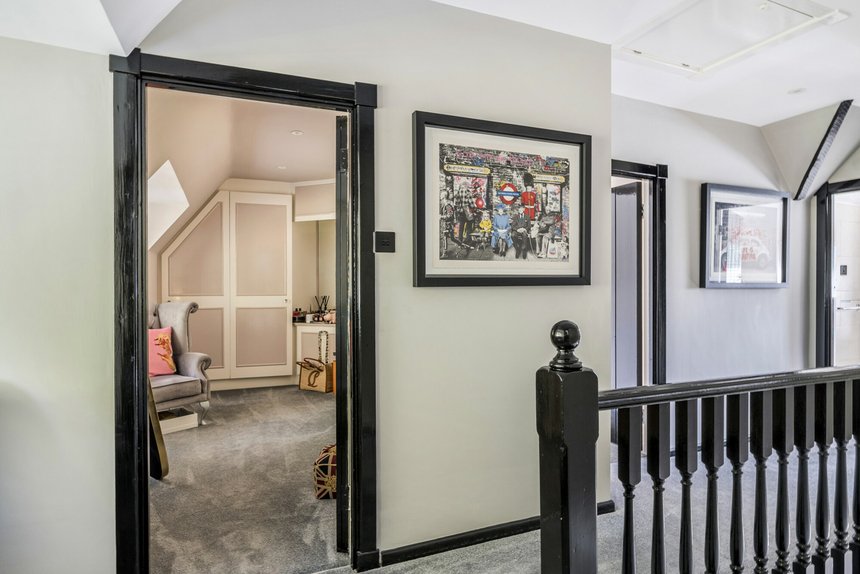 for sale trout rise london 58985 - Gibbs Gillespie