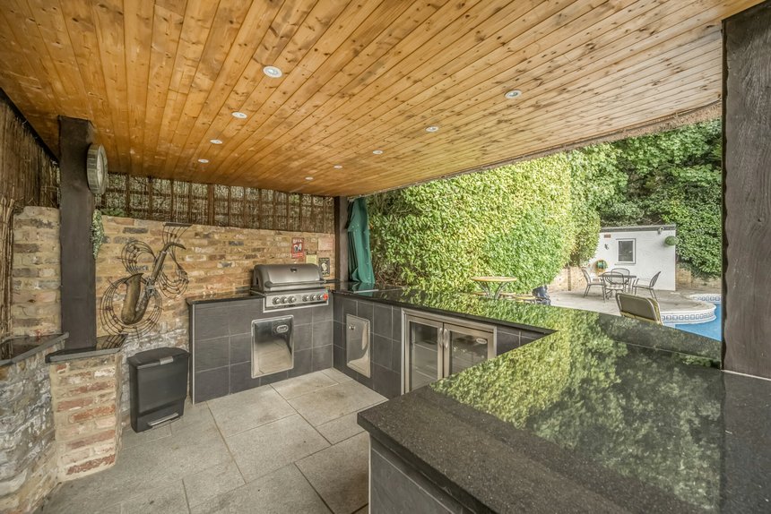 for sale trout rise london 58985 - Gibbs Gillespie