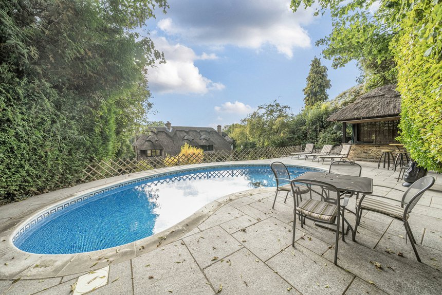 for sale trout rise london 58985 - Gibbs Gillespie