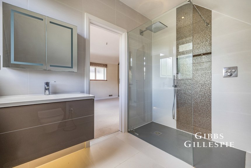 let hillside road london 59182 - Gibbs Gillespie