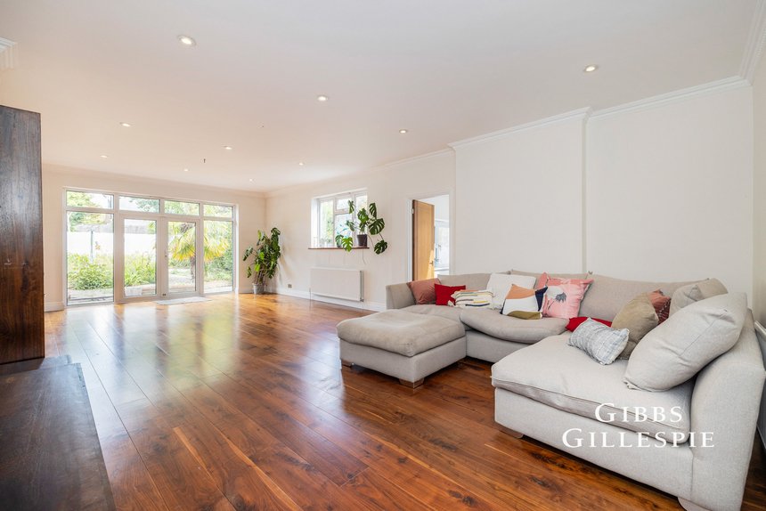 let hillside road london 59182 - Gibbs Gillespie