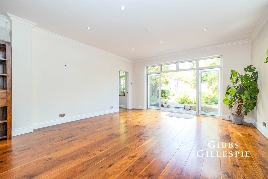 let hillside road london 59182 - Gibbs Gillespie