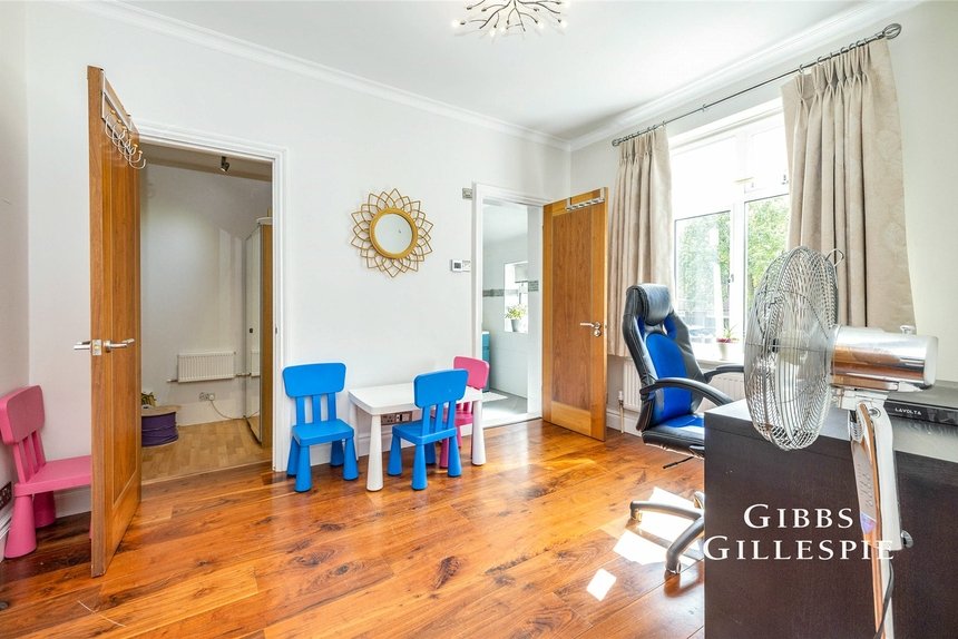 let hillside road london 59182 - Gibbs Gillespie