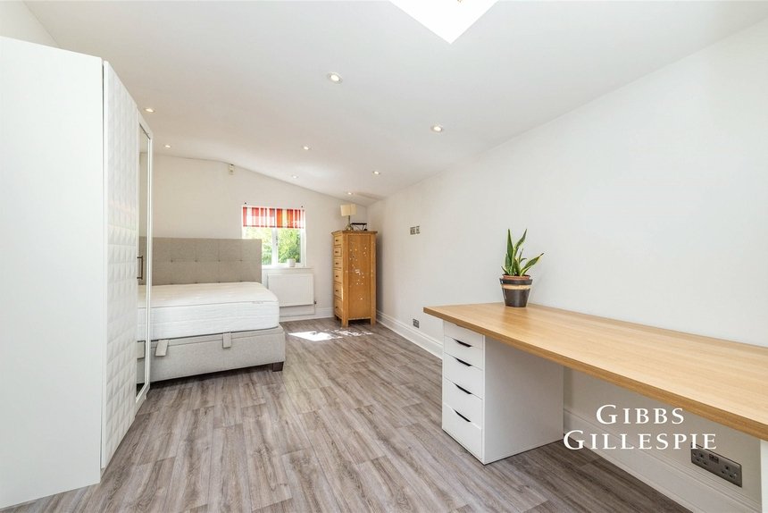 let hillside road london 59182 - Gibbs Gillespie