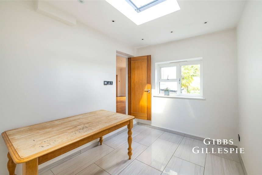 let hillside road london 59182 - Gibbs Gillespie