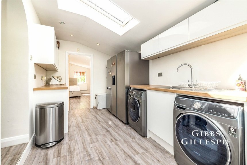 let hillside road london 59182 - Gibbs Gillespie
