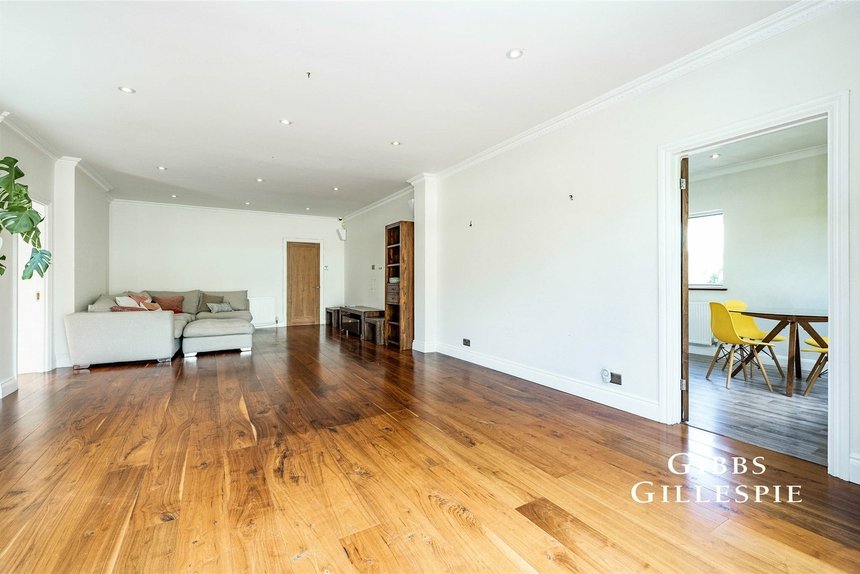 let hillside road london 59182 - Gibbs Gillespie