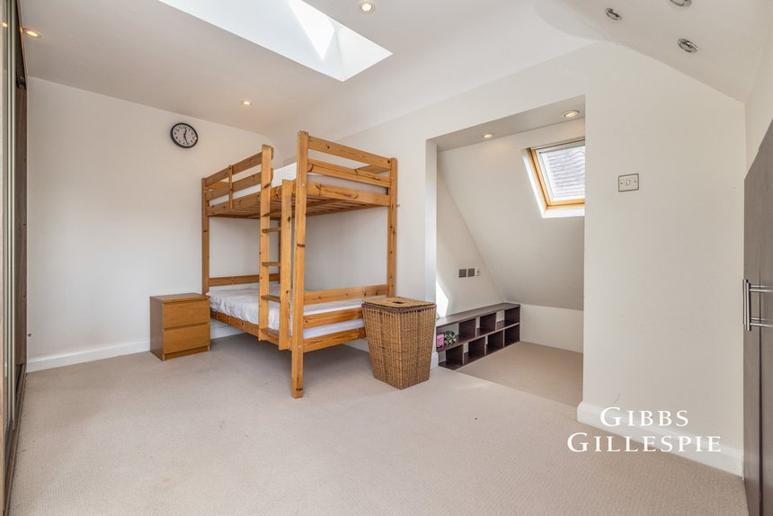 let hillside road london 59182 - Gibbs Gillespie