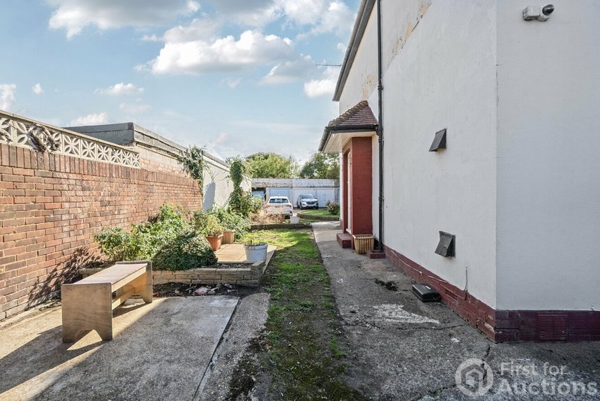 sold ravensdale gardens london 59284 - Gibbs Gillespie