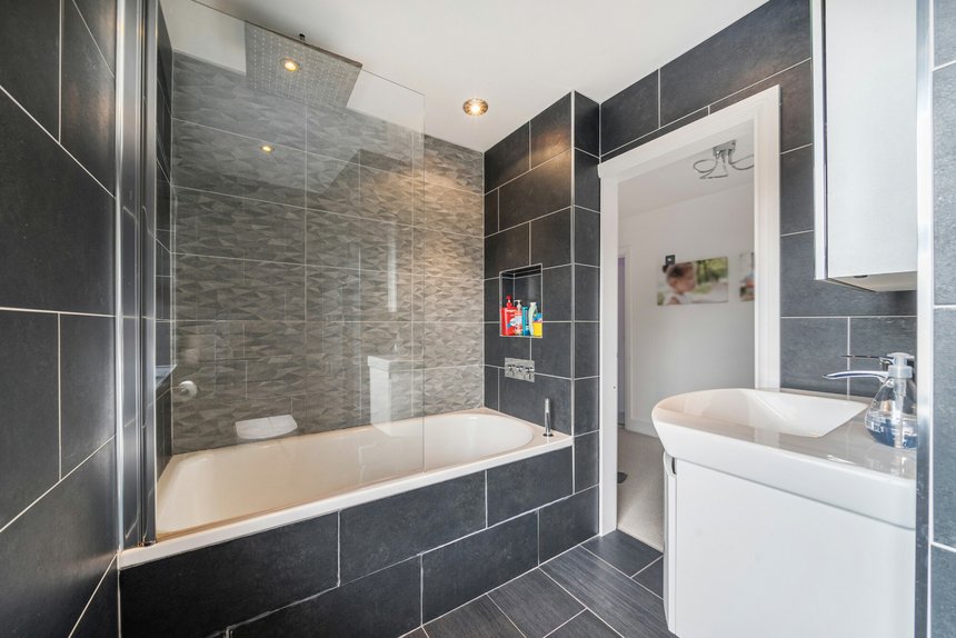 under offer uplands london 59379 - Gibbs Gillespie