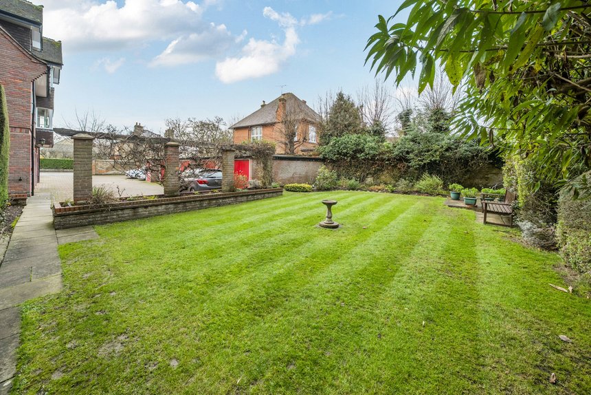for sale chorleywood close london 59450 - Gibbs Gillespie