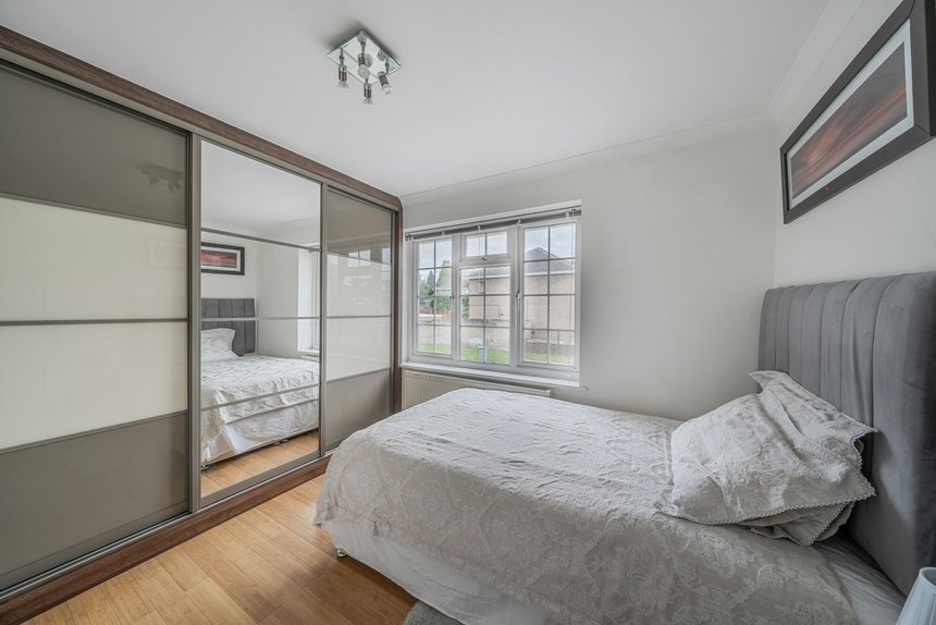 for sale leavesden road london 59581 - Gibbs Gillespie