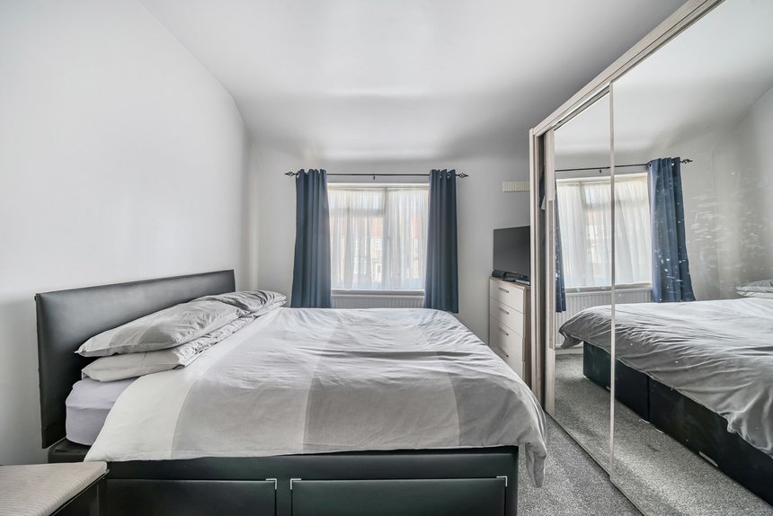 under offer halsbury road west london 59612 - Gibbs Gillespie