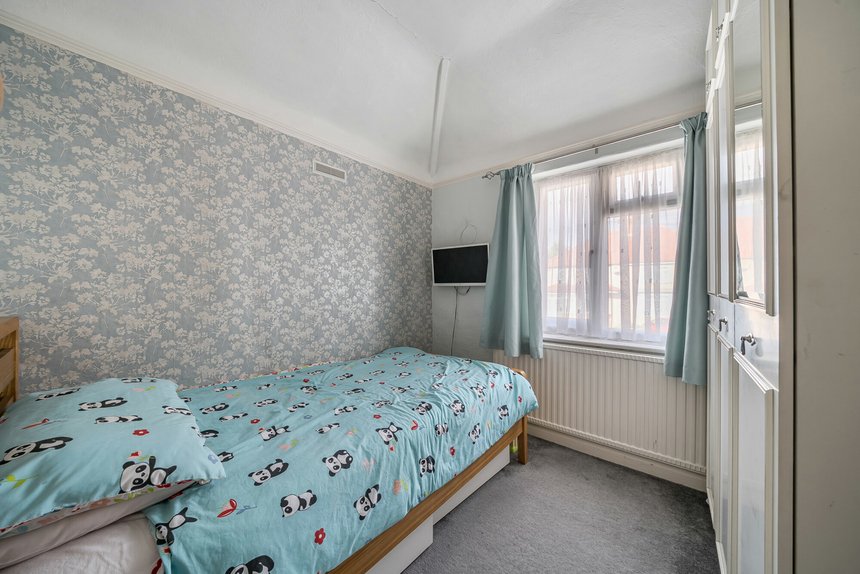 under offer halsbury road west london 59612 - Gibbs Gillespie