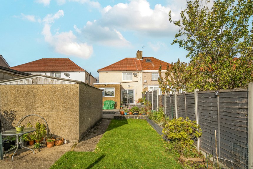 under offer halsbury road west london 59612 - Gibbs Gillespie