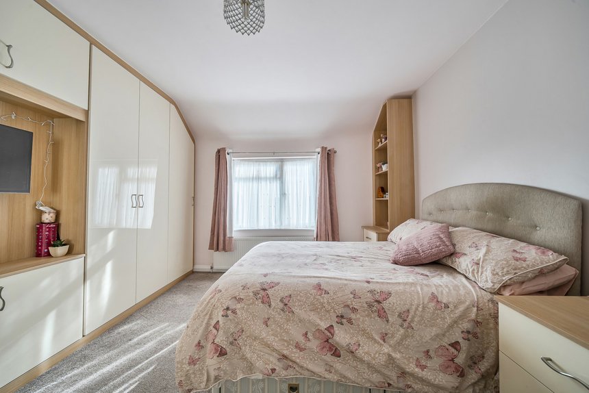 under offer halsbury road west london 59612 - Gibbs Gillespie