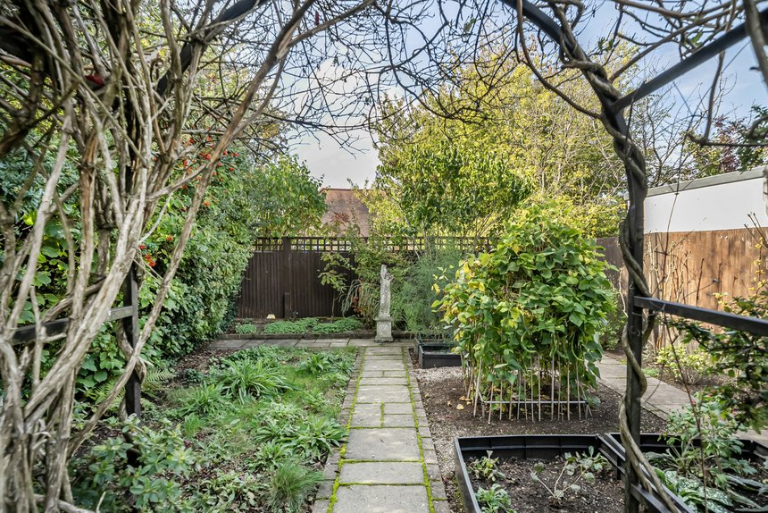 under offer merton road london 59905 - Gibbs Gillespie