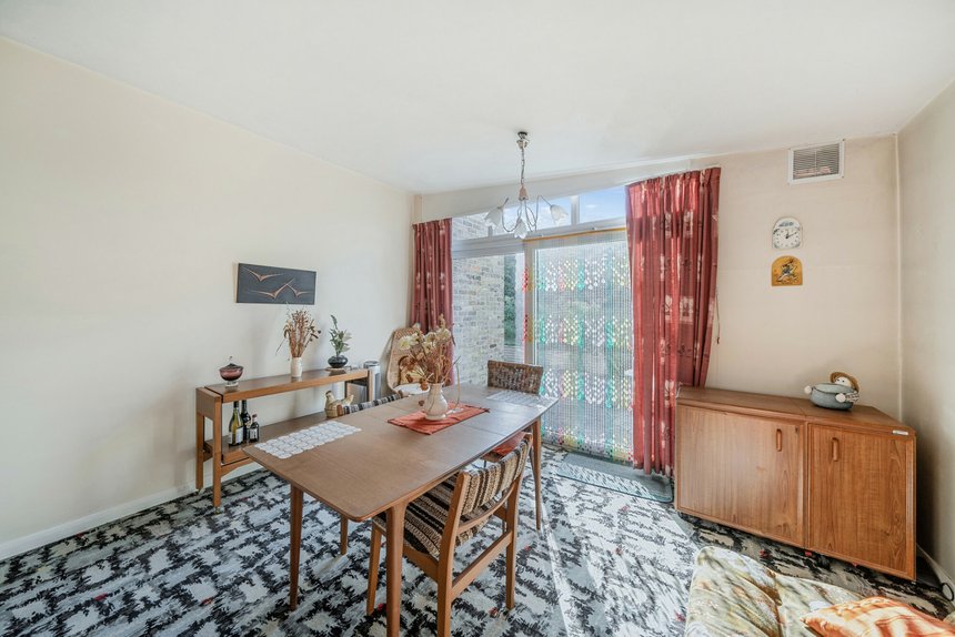 under offer winston close london 59907 - Gibbs Gillespie