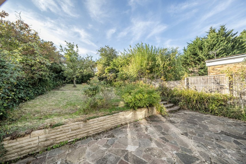 under offer winston close london 59907 - Gibbs Gillespie