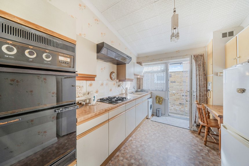 under offer winston close london 59907 - Gibbs Gillespie