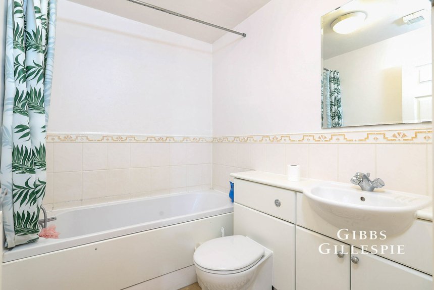 let crispin way london 59910 - Gibbs Gillespie