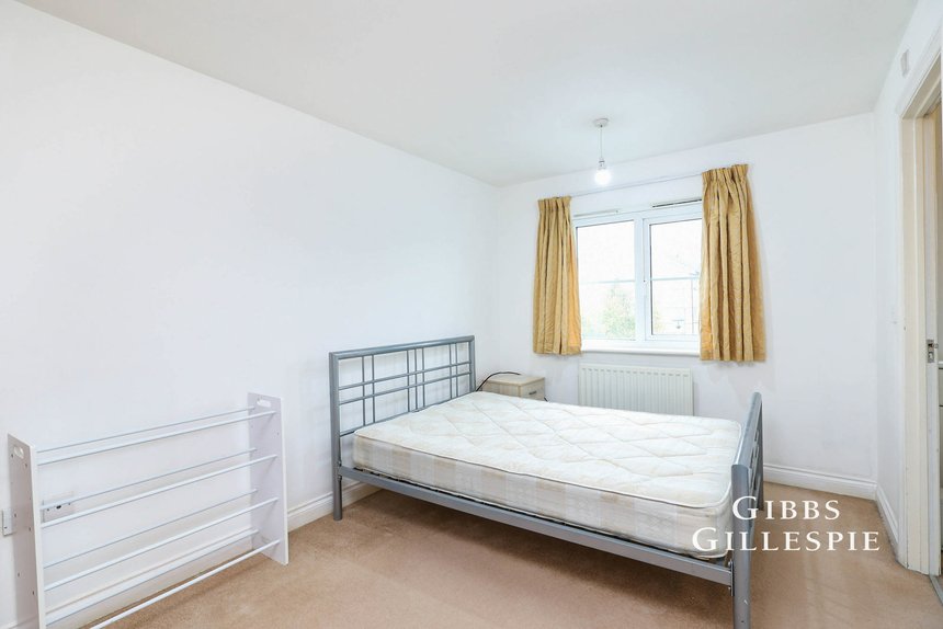 let crispin way london 59910 - Gibbs Gillespie