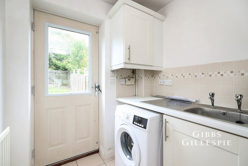 let crispin way london 59910 - Gibbs Gillespie