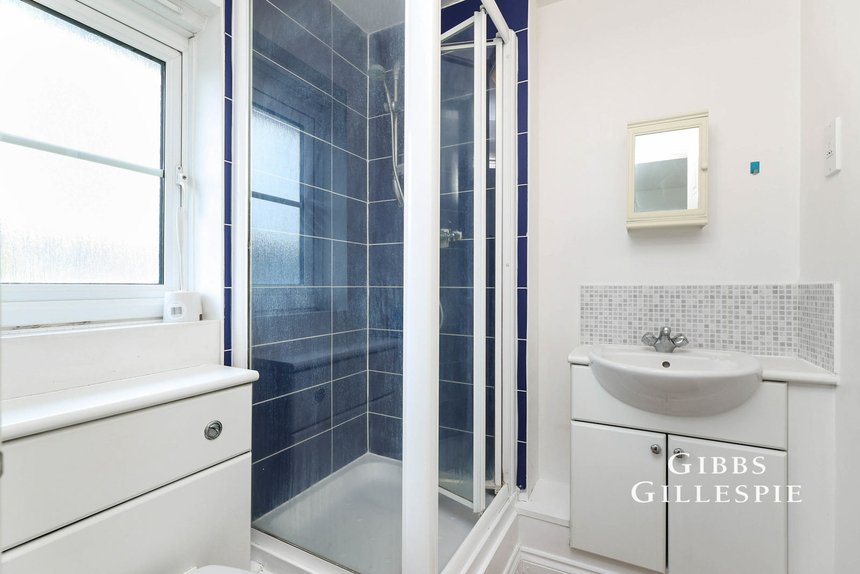 let crispin way london 59910 - Gibbs Gillespie