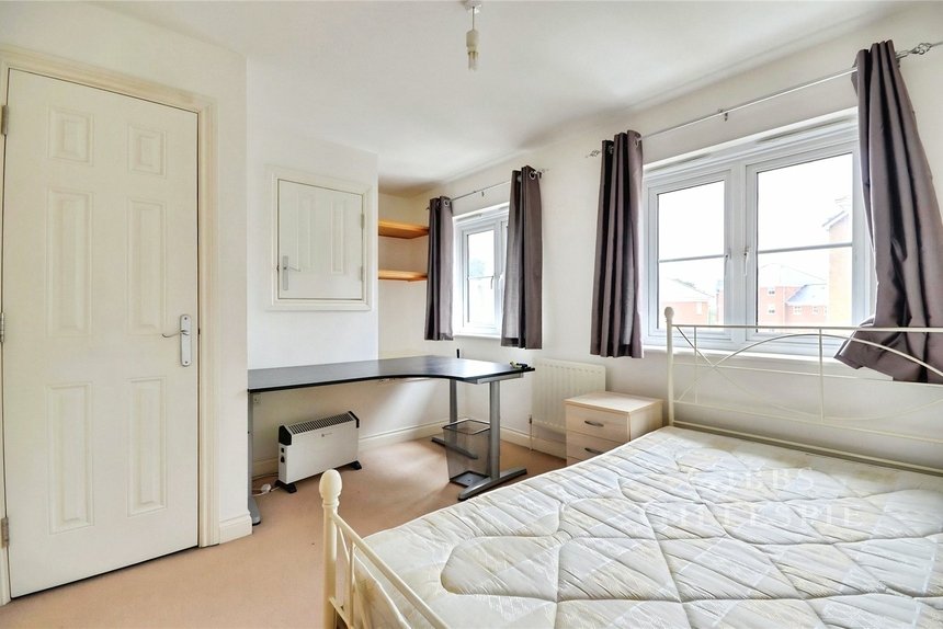 let crispin way london 59910 - Gibbs Gillespie