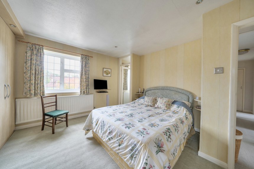 under offer upper hill rise london 60064 - Gibbs Gillespie