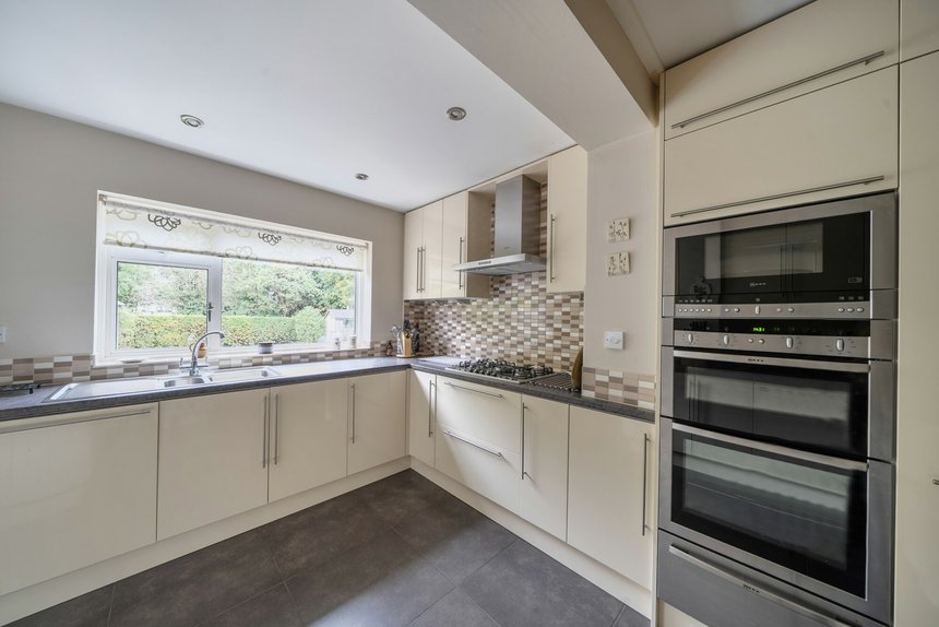 under offer upper hill rise london 60064 - Gibbs Gillespie