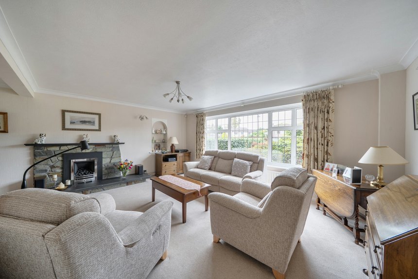 under offer upper hill rise london 60064 - Gibbs Gillespie