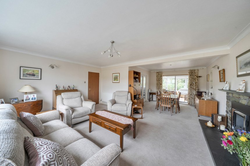 under offer upper hill rise london 60064 - Gibbs Gillespie