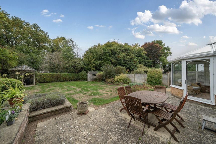 under offer upper hill rise london 60064 - Gibbs Gillespie