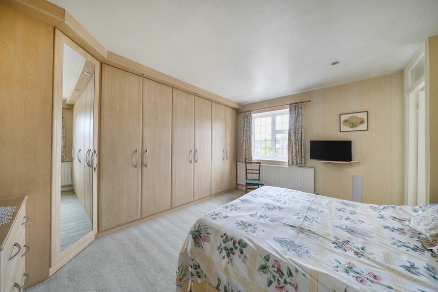 under offer upper hill rise london 60064 - Gibbs Gillespie