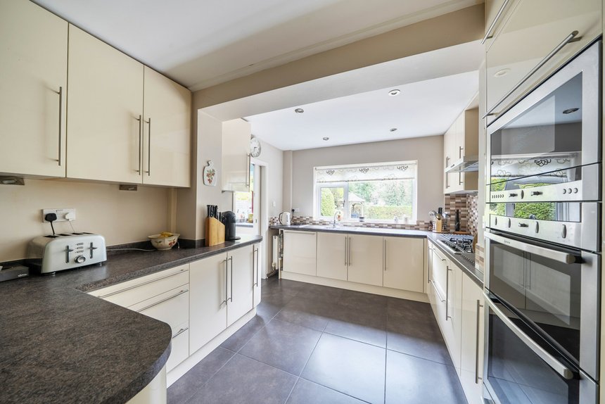 under offer upper hill rise london 60064 - Gibbs Gillespie