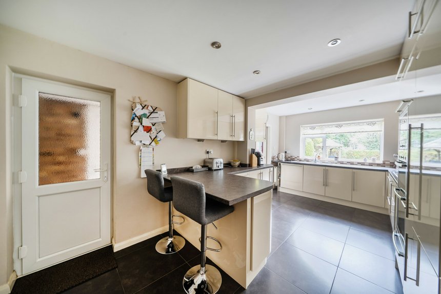 under offer upper hill rise london 60064 - Gibbs Gillespie