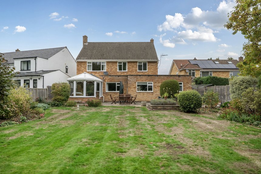 under offer upper hill rise london 60064 - Gibbs Gillespie