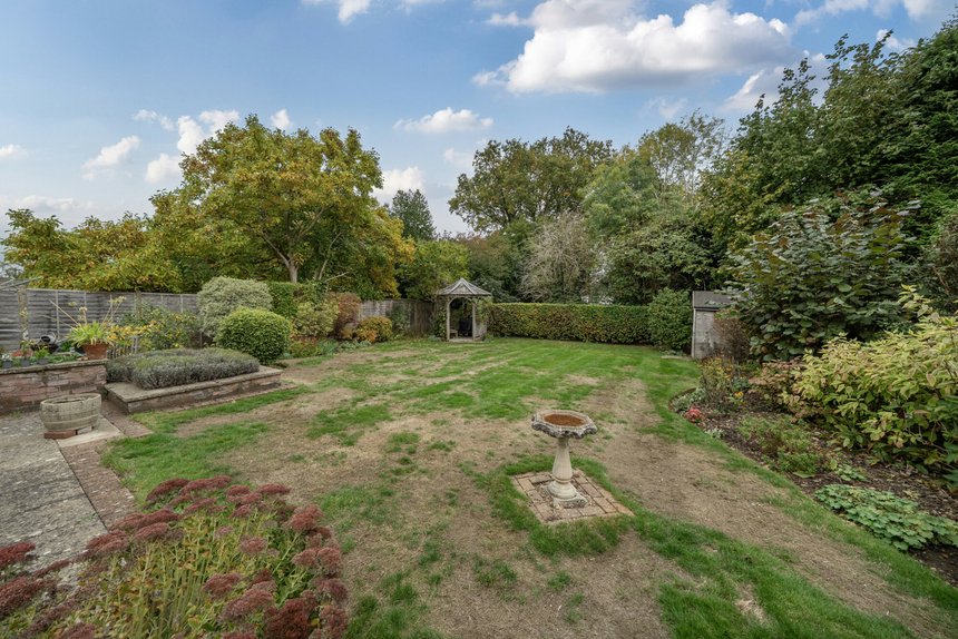 under offer upper hill rise london 60064 - Gibbs Gillespie