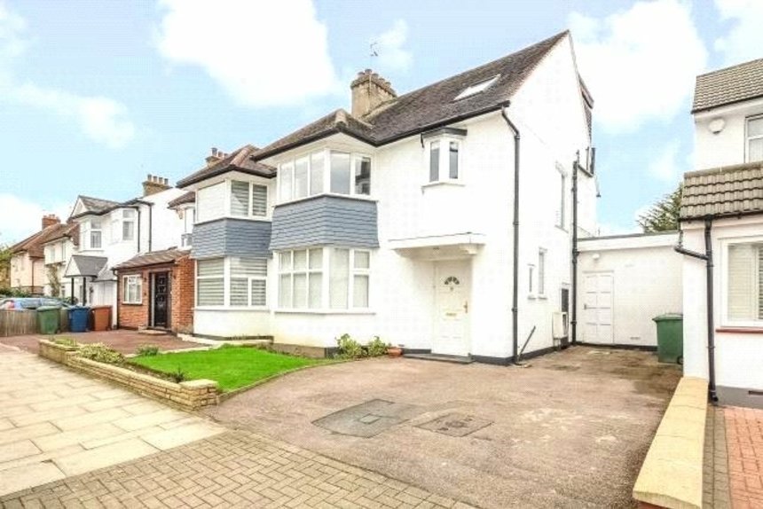 under offer whitchurch gardens london 60097 - Gibbs Gillespie